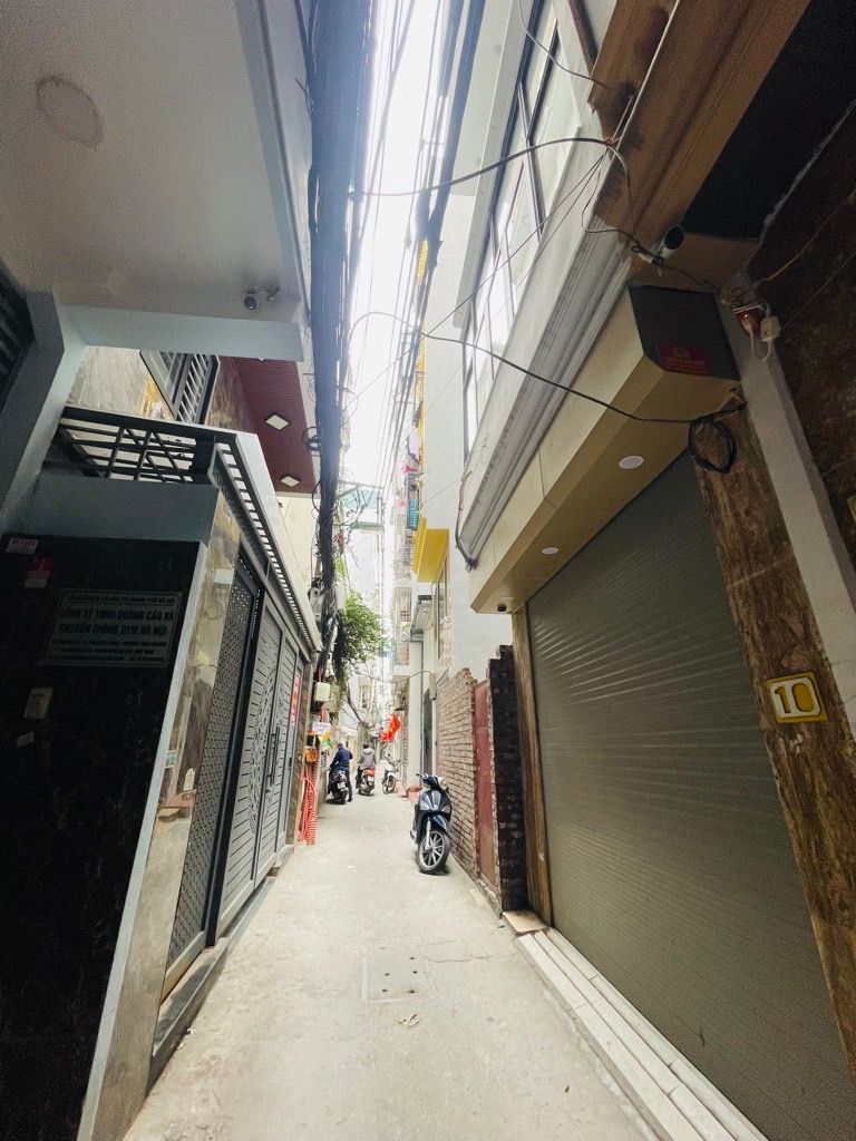 Bán nhà Pháo Đài Láng - diện tích 36m2 4 tầng - Nhà còn mới, ngõ thông - giá 9,4 tỷ