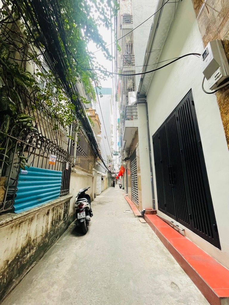 Bán nhà Pháo Đài Láng - diện tích 36m2 4 tầng - Nhà còn mới, ngõ thông - giá 9,4 tỷ