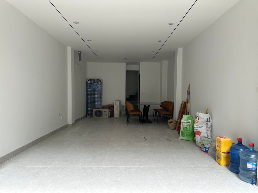 Bán nhà Nguyễn Khoái - diện tích 38m2 4 tầng - ô tô vào nhà - giá 8,25 tỷ