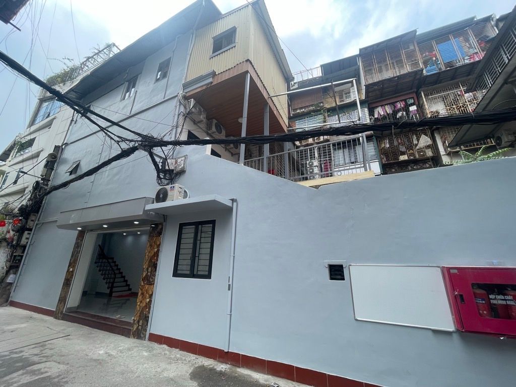 Bán nhà Hoàng Ngọc Phách - diện tích 54.8m2 3 tầng - Lô góc, mặt ngõ thông ô tô - giá 13,9 tỷ