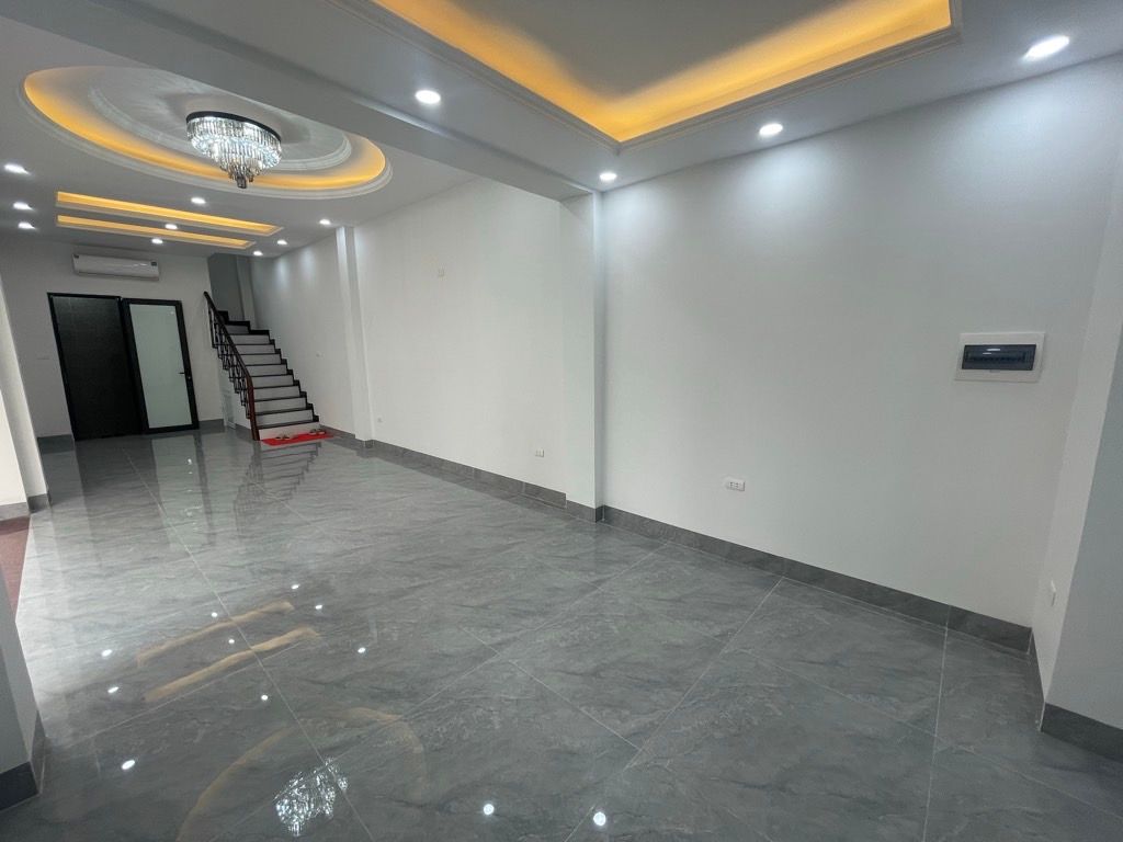 Bán nhà Hoàng Ngọc Phách - diện tích 54.8m2 3 tầng - Lô góc, mặt ngõ thông ô tô - giá 13,9 tỷ