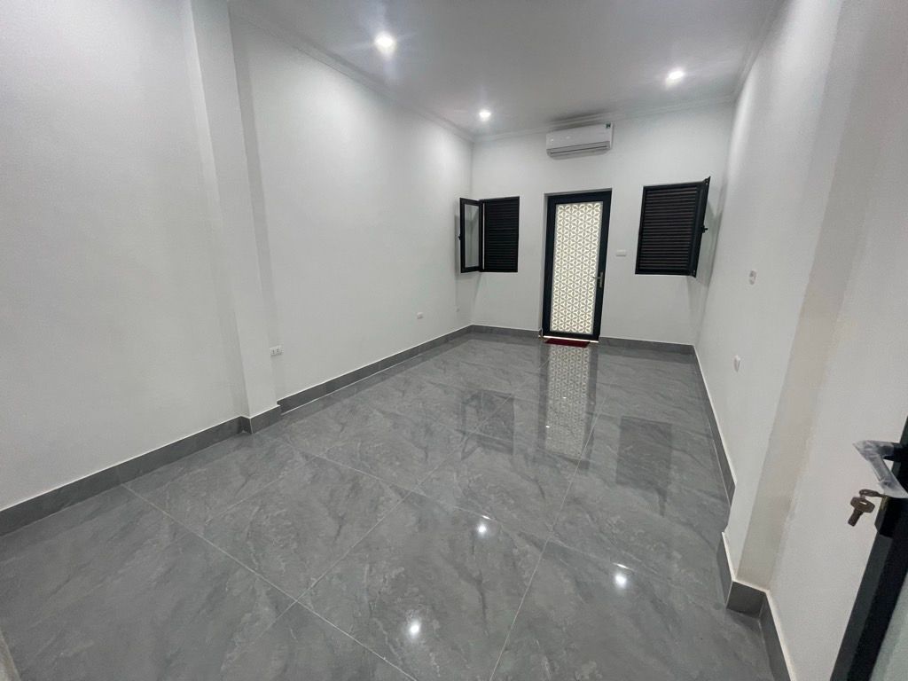 Bán nhà Hoàng Ngọc Phách - diện tích 54.8m2 3 tầng - Lô góc, mặt ngõ thông ô tô - giá 13,9 tỷ