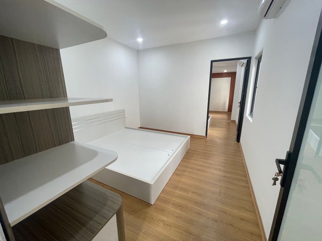 Bán nhà Hoàng Ngọc Phách - diện tích 54.8m2 3 tầng - Lô góc, mặt ngõ thông ô tô - giá 13,9 tỷ