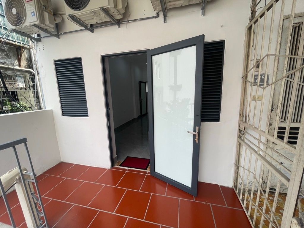 Bán nhà Hoàng Ngọc Phách - diện tích 54.8m2 3 tầng - Lô góc, mặt ngõ thông ô tô - giá 13,9 tỷ