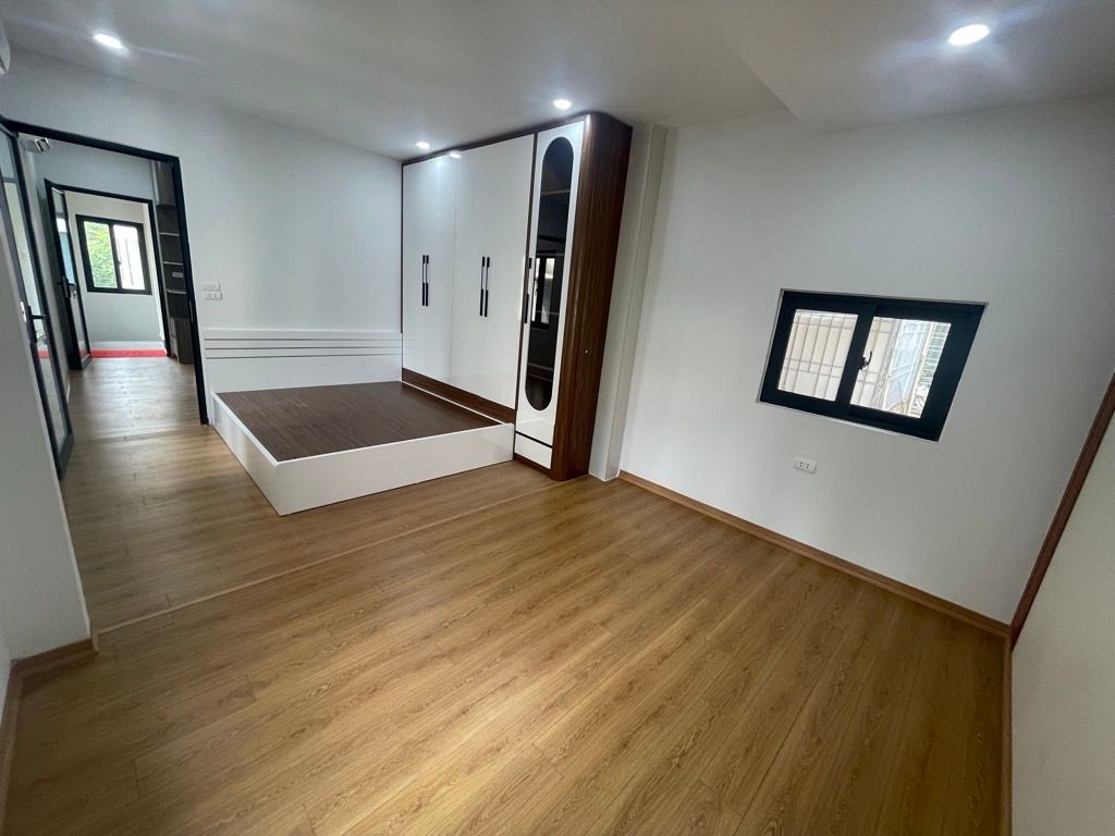 Bán nhà Hoàng Ngọc Phách - diện tích 54.8m2 3 tầng - Lô góc, mặt ngõ thông ô tô - giá 13,9 tỷ