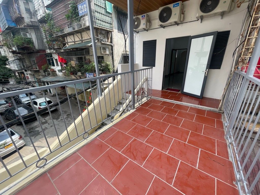 Bán nhà Hoàng Ngọc Phách - diện tích 54.8m2 3 tầng - Lô góc, mặt ngõ thông ô tô - giá 13,9 tỷ