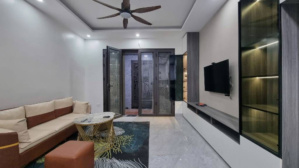 Bán nhà Nguyễn Văn Viên - diện tích 30m2 5 tầng - Ngõ 100 thông ngõ 23 Dương Văn Bé - giá 9,5 tỷ