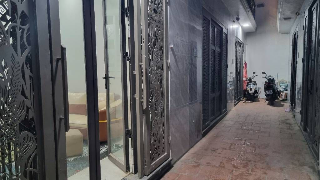 Bán nhà Nguyễn Văn Viên - diện tích 30m2 5 tầng - Ngõ 100 thông ngõ 23 Dương Văn Bé - giá 9,5 tỷ