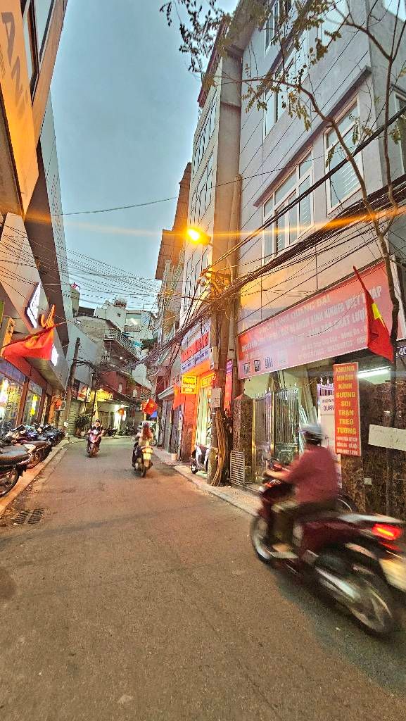 Bán nhà Trần Quý Cáp - diện tích 51m2 4 tầng - Ô TÔ - KINH DOANH - giá 17,8 tỷ