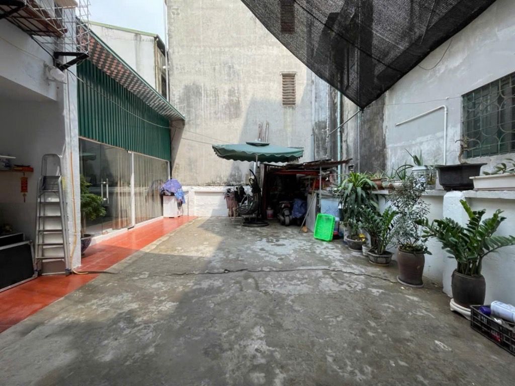 Bán nhà Tân Mai - diện tích 41.5m2 2 tầng - mặt tiền khủng - giá 14 tỷ