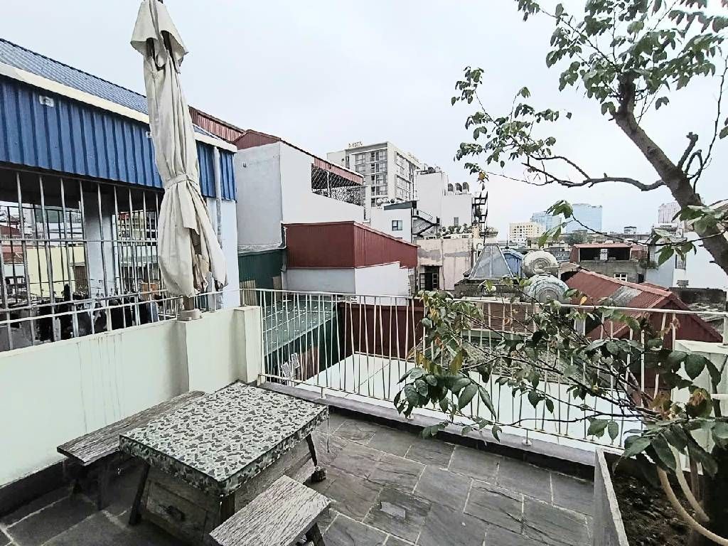 Bán nhà Hào Nam - diện tích 31.7m2 6 tầng - Lô góc, thang máy - giá 11,2 tỷ