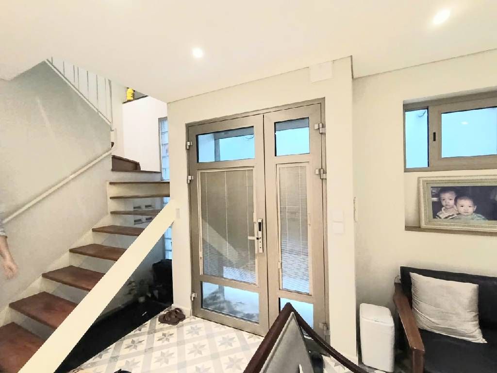 Bán nhà Hào Nam - diện tích 31.7m2 6 tầng - Lô góc, thang máy - giá 11,2 tỷ