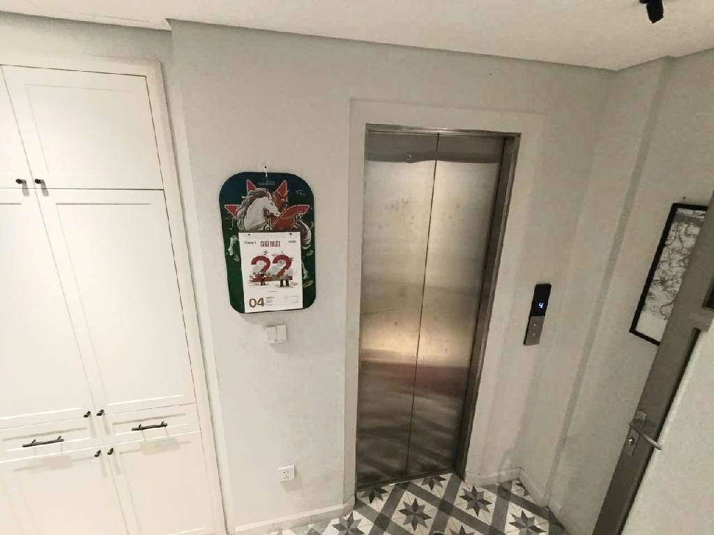 Bán nhà Hào Nam - diện tích 31.7m2 6 tầng - Lô góc, thang máy - giá 11,2 tỷ