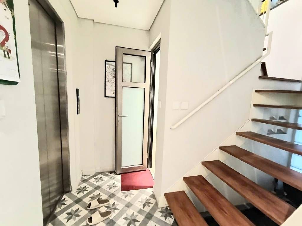 Bán nhà Hào Nam - diện tích 31.7m2 6 tầng - Lô góc, thang máy - giá 11,2 tỷ