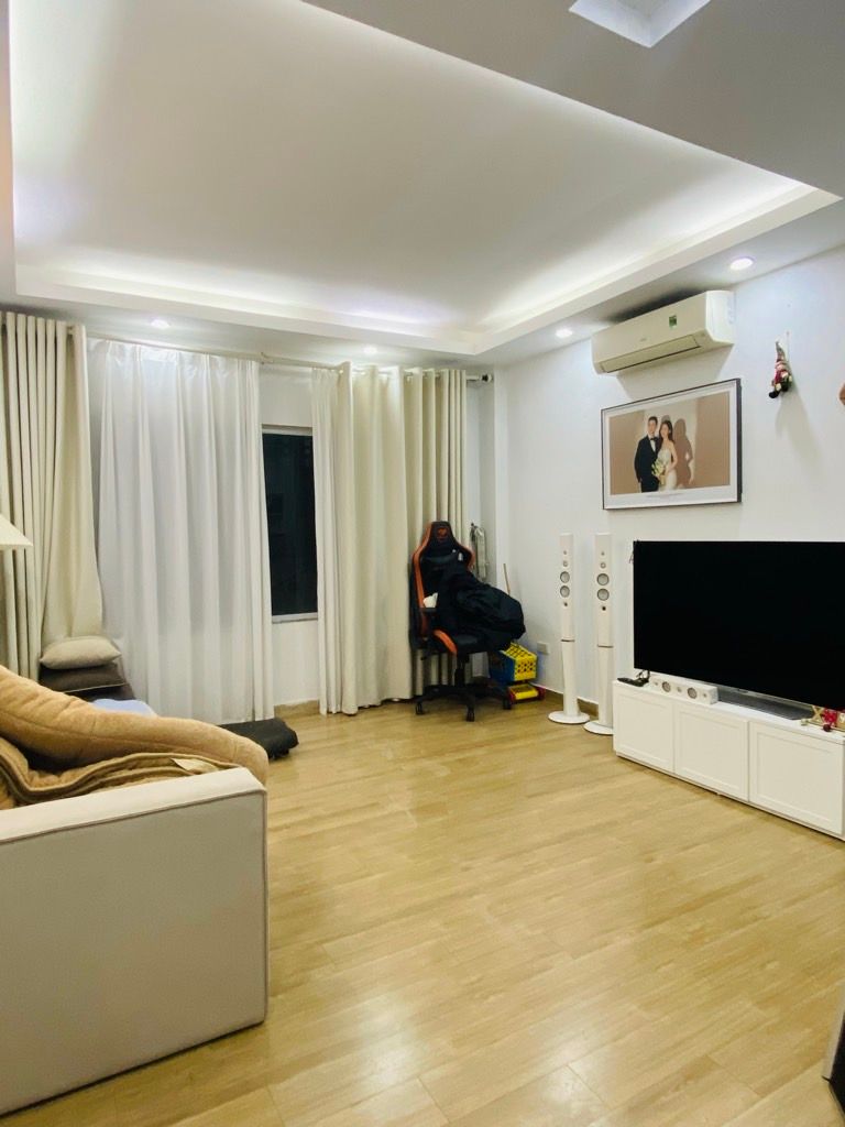 Bán nhà Đê La Thành Nhỏ - diện tích 26m2 5 tầng - lô góc 3 mặt thoáng - giá 8,6 tỷ