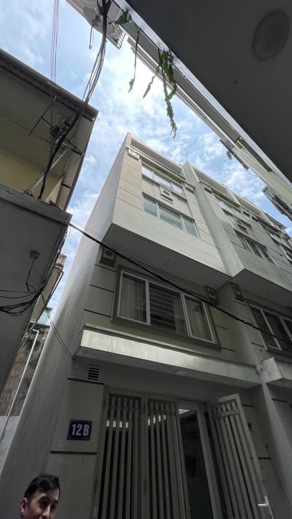 Bán nhà Đê La Thành Nhỏ - diện tích 26m2 5 tầng - lô góc 3 mặt thoáng - giá 8,6 tỷ