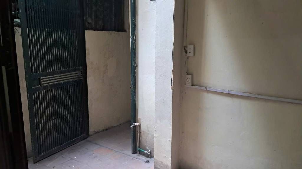 Bán nhà Thi Sách - diện tích 40m2 5 tầng - Nhà dân xây, cách 1 nhà ra phố - giá 0 tỷ