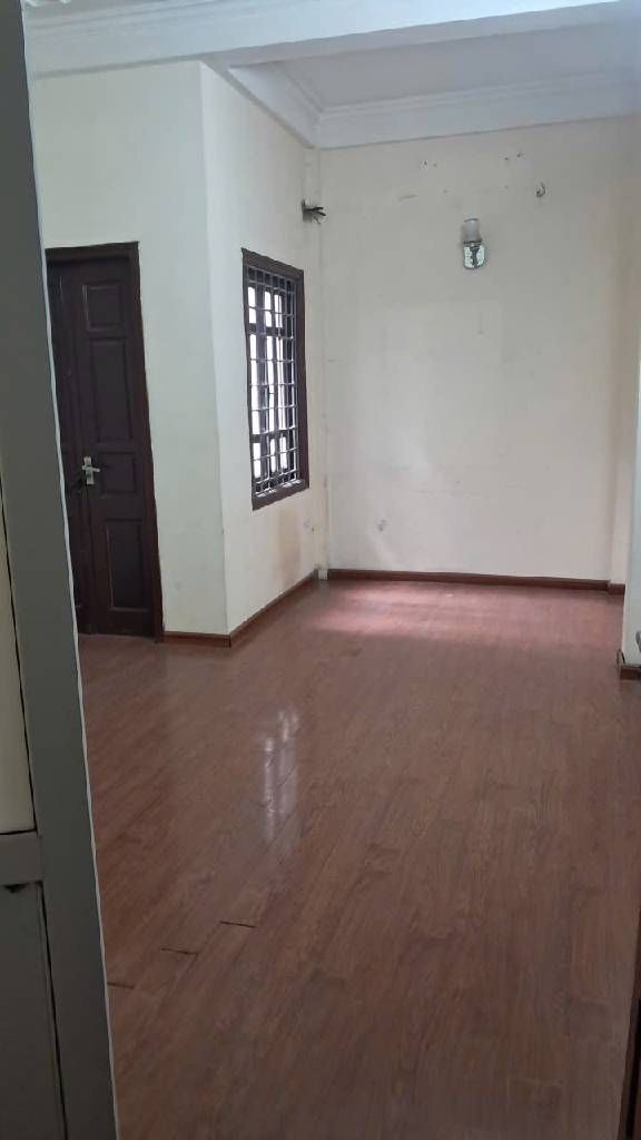 Bán nhà Thi Sách - diện tích 40m2 5 tầng - Nhà dân xây, cách 1 nhà ra phố - giá 0 tỷ