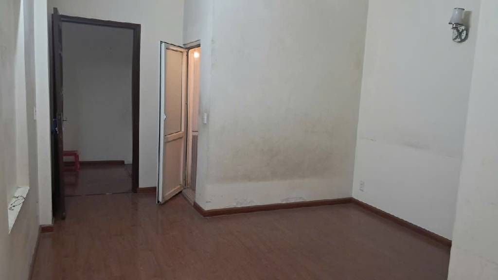 Bán nhà Thi Sách - diện tích 40m2 5 tầng - Nhà dân xây, cách 1 nhà ra phố - giá 0 tỷ