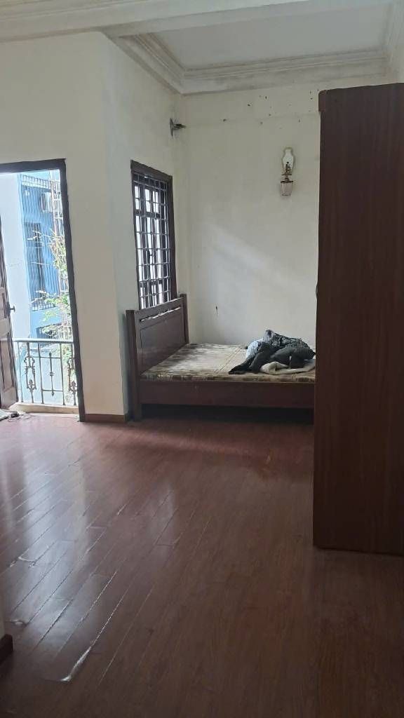 Bán nhà Thi Sách - diện tích 40m2 5 tầng - Nhà dân xây, cách 1 nhà ra phố - giá 0 tỷ