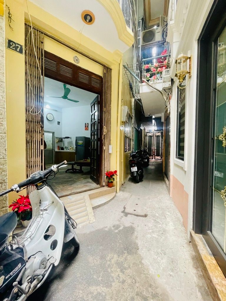 Bán nhà Trần Quý Cáp - diện tích 23m2 4 tầng - gần ô tô - giá 6,9 tỷ