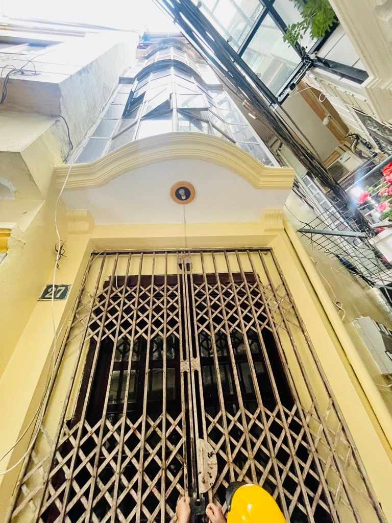 Bán nhà Trần Quý Cáp - diện tích 23m2 4 tầng - gần ô tô - giá 6,9 tỷ