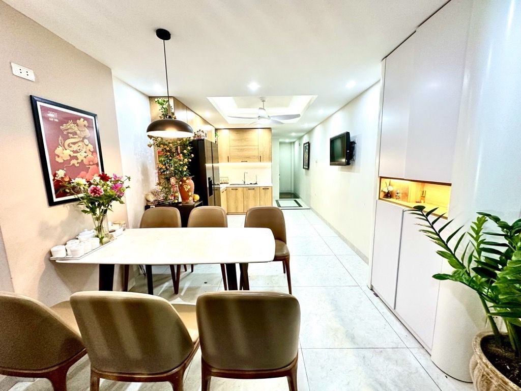 Bán nhà Nguyễn Lân - diện tích 39,9m2 5 tầng - Ô TÔ - NHÀ THOÁNG TRƯỚC SAU - giá 15,9 tỷ