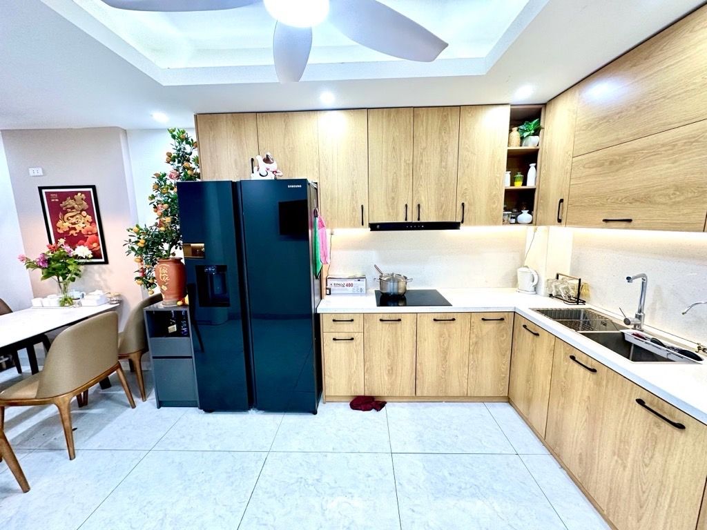 Bán nhà Nguyễn Lân - diện tích 39,9m2 5 tầng - Ô TÔ - NHÀ THOÁNG TRƯỚC SAU - giá 15,9 tỷ