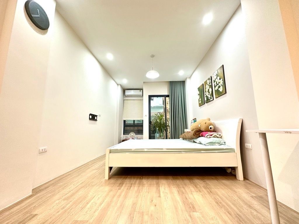 Bán nhà Nguyễn Lân - diện tích 39,9m2 5 tầng - Ô TÔ - NHÀ THOÁNG TRƯỚC SAU - giá 15,9 tỷ