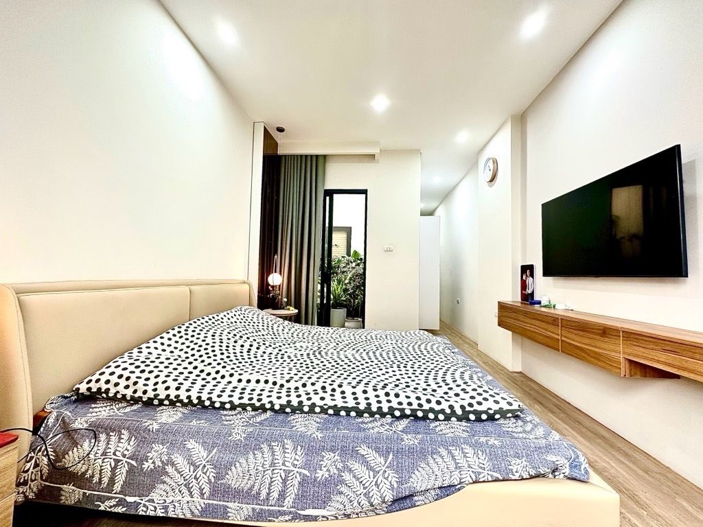 Bán nhà Nguyễn Lân - diện tích 39,9m2 5 tầng - Ô TÔ - NHÀ THOÁNG TRƯỚC SAU - giá 15,9 tỷ