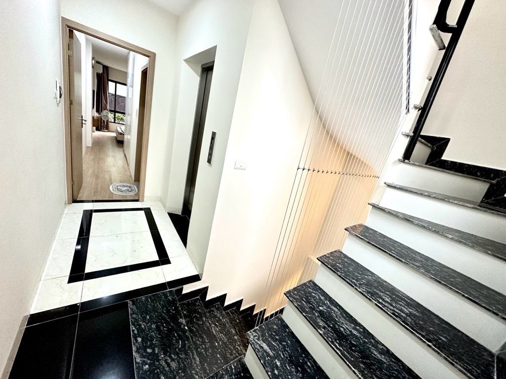 Bán nhà Nguyễn Lân - diện tích 39,9m2 5 tầng - Ô TÔ - NHÀ THOÁNG TRƯỚC SAU - giá 15,9 tỷ