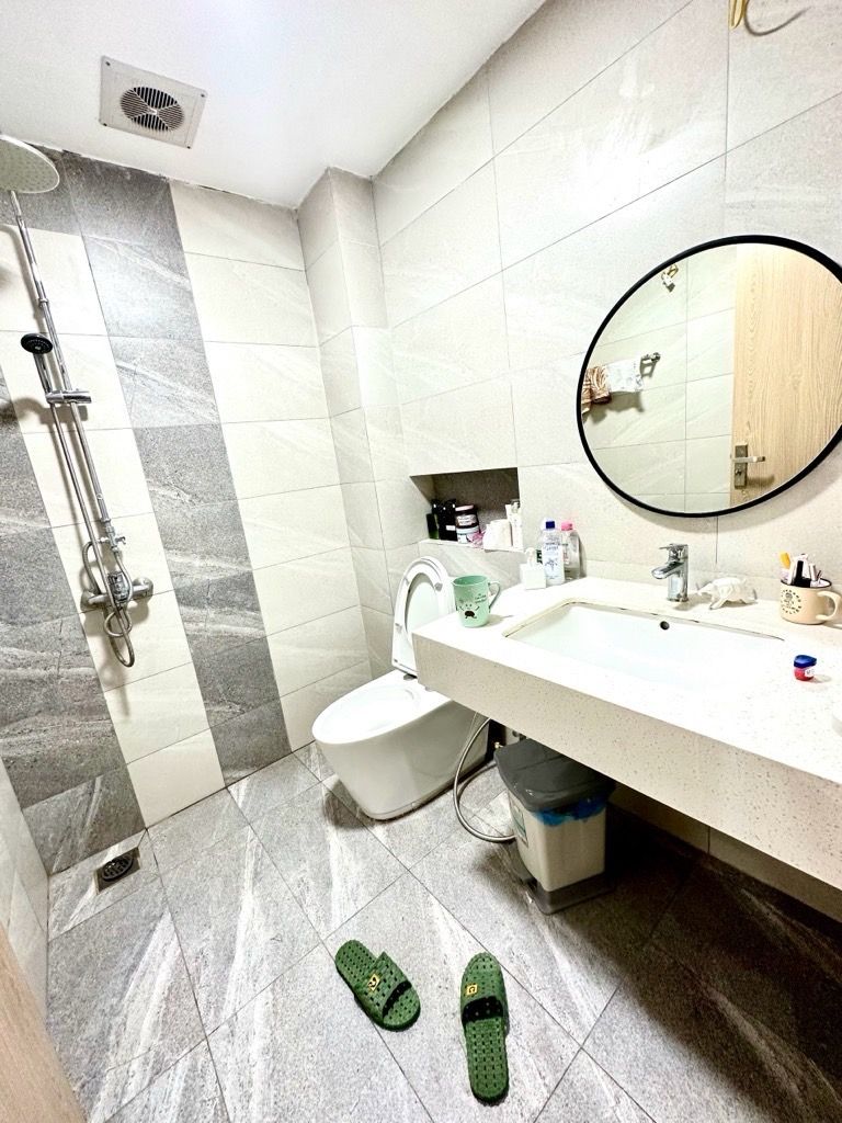 Bán nhà Nguyễn Lân - diện tích 39,9m2 5 tầng - Ô TÔ - NHÀ THOÁNG TRƯỚC SAU - giá 15,9 tỷ