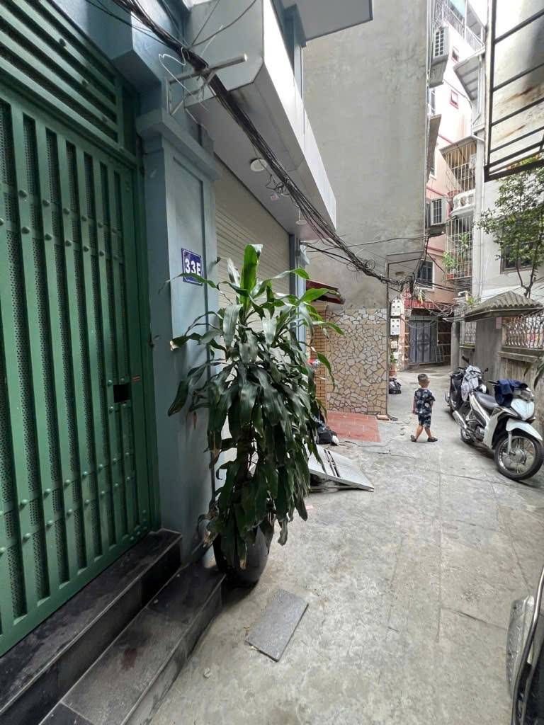 Bán nhà Quan Nhân - diện tích 68m2 4 tầng - Ô TÔ RA CỬA - giá 15,5 tỷ