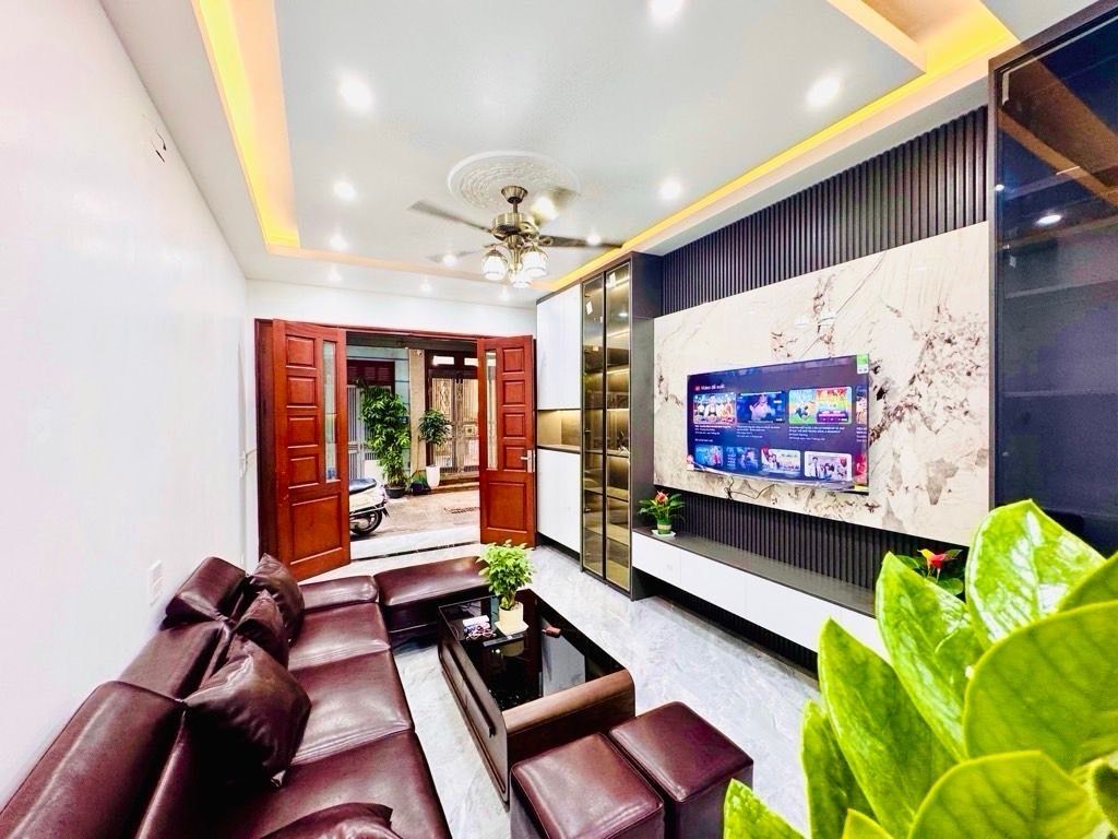 Bán nhà Thịnh Liệt - diện tích 39m2 5 tầng - ô tô đỗ cửa - giá 11,96 tỷ