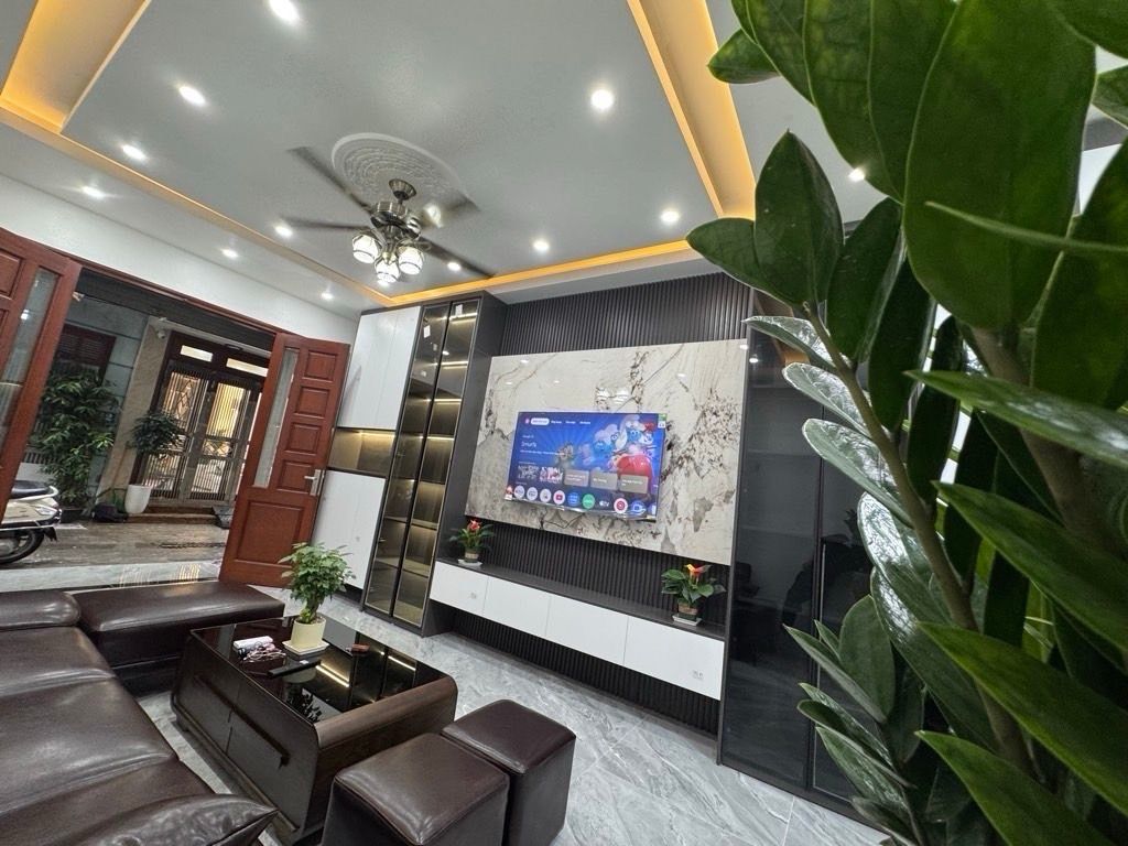 Bán nhà Thịnh Liệt - diện tích 39m2 5 tầng - ô tô đỗ cửa - giá 11,96 tỷ