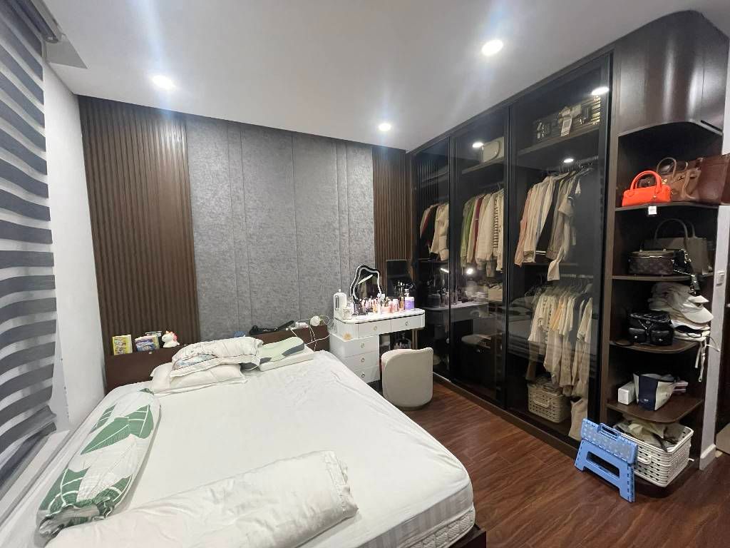 Bán nhà VinHome Nguyễn Chí Thanh - diện tích 80.1m2 1 tầng - Căn hộ cao cấp - giá 16 tỷ