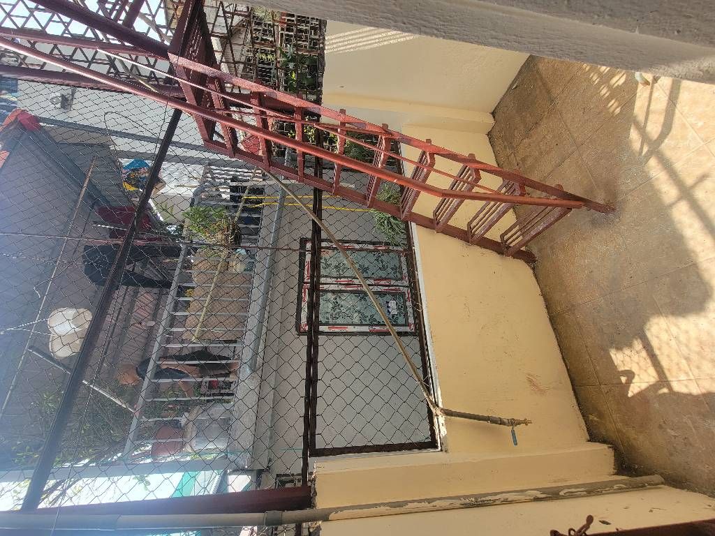 Bán nhà Ngõ Thổ Quan - diện tích 23m2 5 tầng - Nhà dân xây khung cột chắc chắn - giá 4,8 tỷ