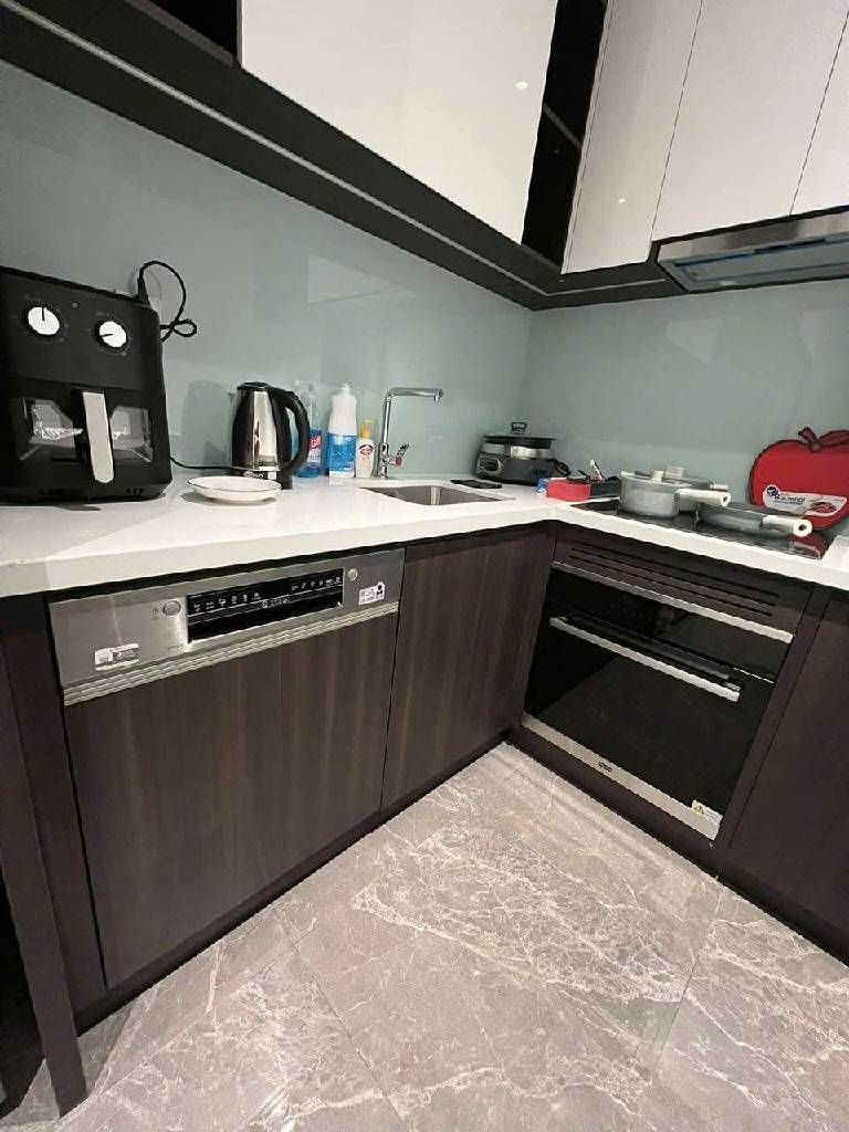 Bán nhà Nguyên Hồng - diện tích 69m2 1 tầng - Căn hộ đẹp, thoáng mát - giá 12,8 tỷ