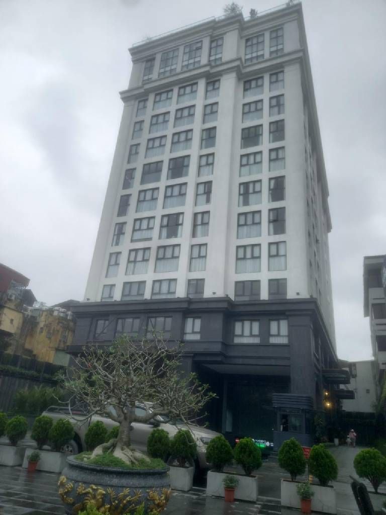 Bán nhà Nguyên Hồng - diện tích 69m2 1 tầng - Căn hộ đẹp, thoáng mát - giá 12,8 tỷ