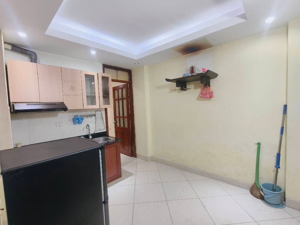 Bán nhà Vương Thừa Vũ - diện tích 30m2 1 tầng - thang máy, ô tô tránh - giá 1,75 tỷ