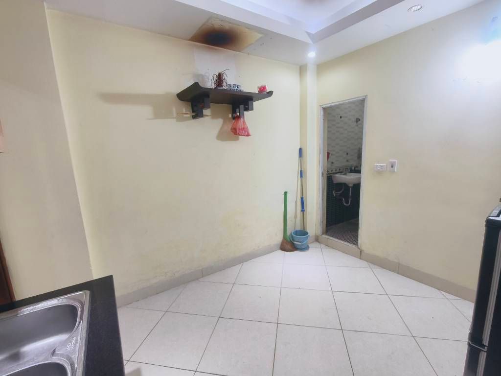 Bán nhà Vương Thừa Vũ - diện tích 30m2 1 tầng - thang máy, ô tô tránh - giá 1,75 tỷ