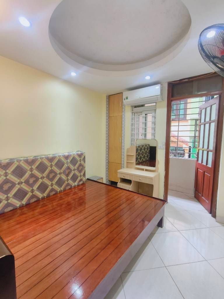 Bán nhà Vương Thừa Vũ - diện tích 30m2 1 tầng - thang máy, ô tô tránh - giá 1,75 tỷ