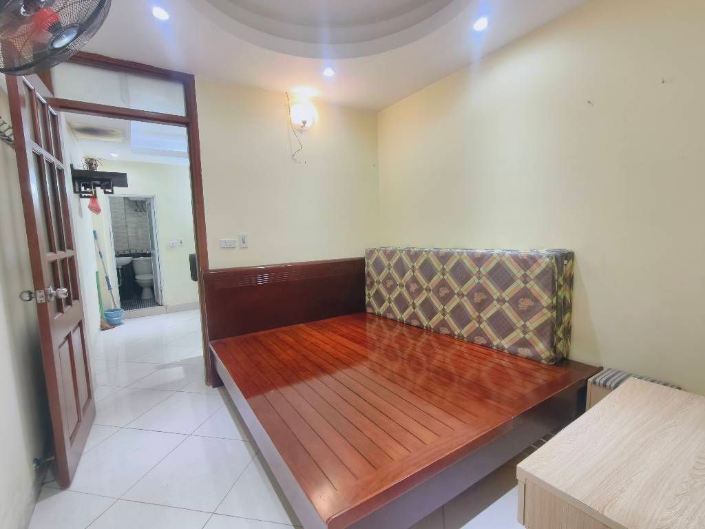 Bán nhà Vương Thừa Vũ - diện tích 30m2 1 tầng - thang máy, ô tô tránh - giá 1,75 tỷ