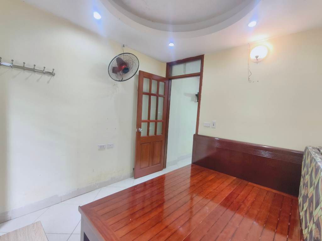 Bán nhà Vương Thừa Vũ - diện tích 30m2 1 tầng - thang máy, ô tô tránh - giá 1,75 tỷ