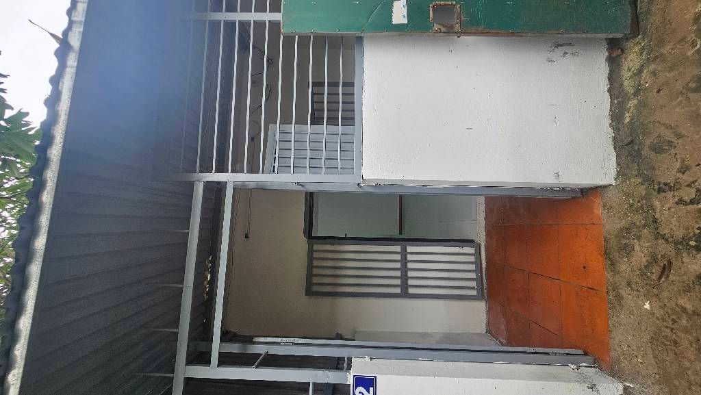 Bán nhà Thúy Lĩnh - diện tích 42m2 2 tầng - ô tô đỗ cửa - giá 2 tỷ