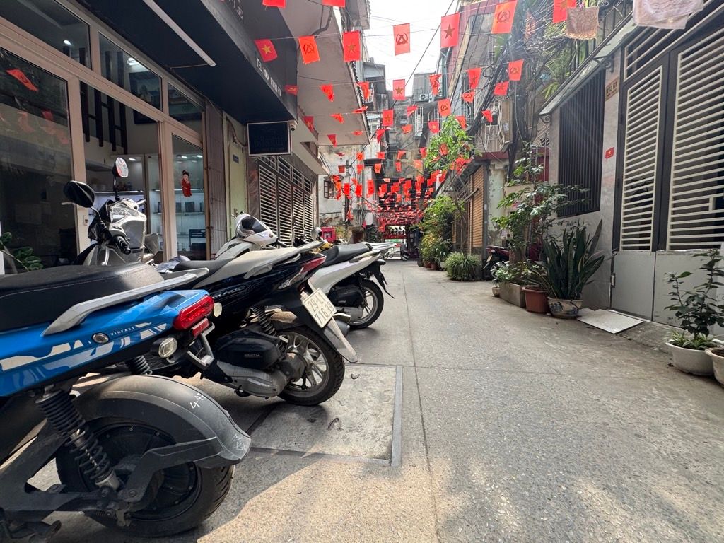 Bán nhà Thái Thịnh - diện tích 58m2 4 tầng - Ô tô tránh - giá 2,1 tỷ