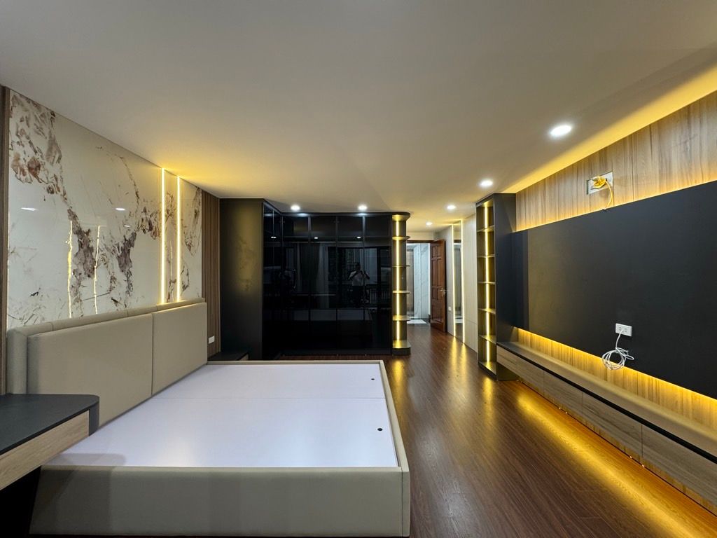 Bán nhà Đền Lừ - diện tích 50m2 6 tầng - ô tô tránh - giá 19,5 tỷ