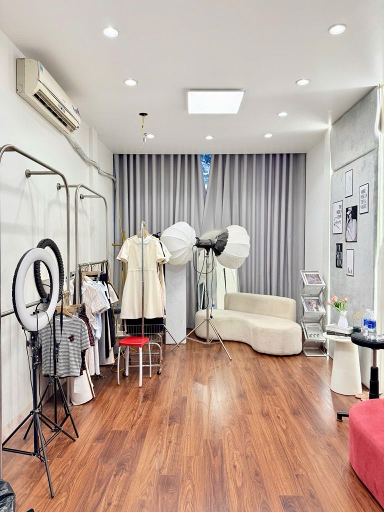 Bán nhà Nguyễn Xiển - diện tích 50.4m2 4 tầng - Mặt ngõ thông, phân lô hai mặt tiền - giá 21 tỷ