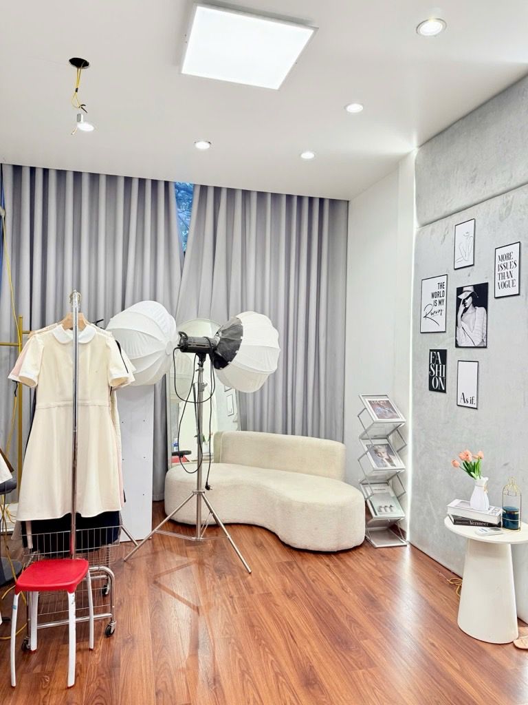 Bán nhà Nguyễn Xiển - diện tích 50.4m2 4 tầng - Mặt ngõ thông, phân lô hai mặt tiền - giá 21 tỷ