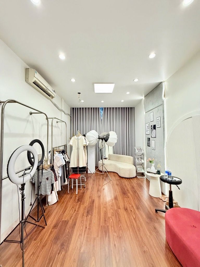 Bán nhà Nguyễn Xiển - diện tích 50.4m2 4 tầng - Mặt ngõ thông, phân lô hai mặt tiền - giá 21 tỷ